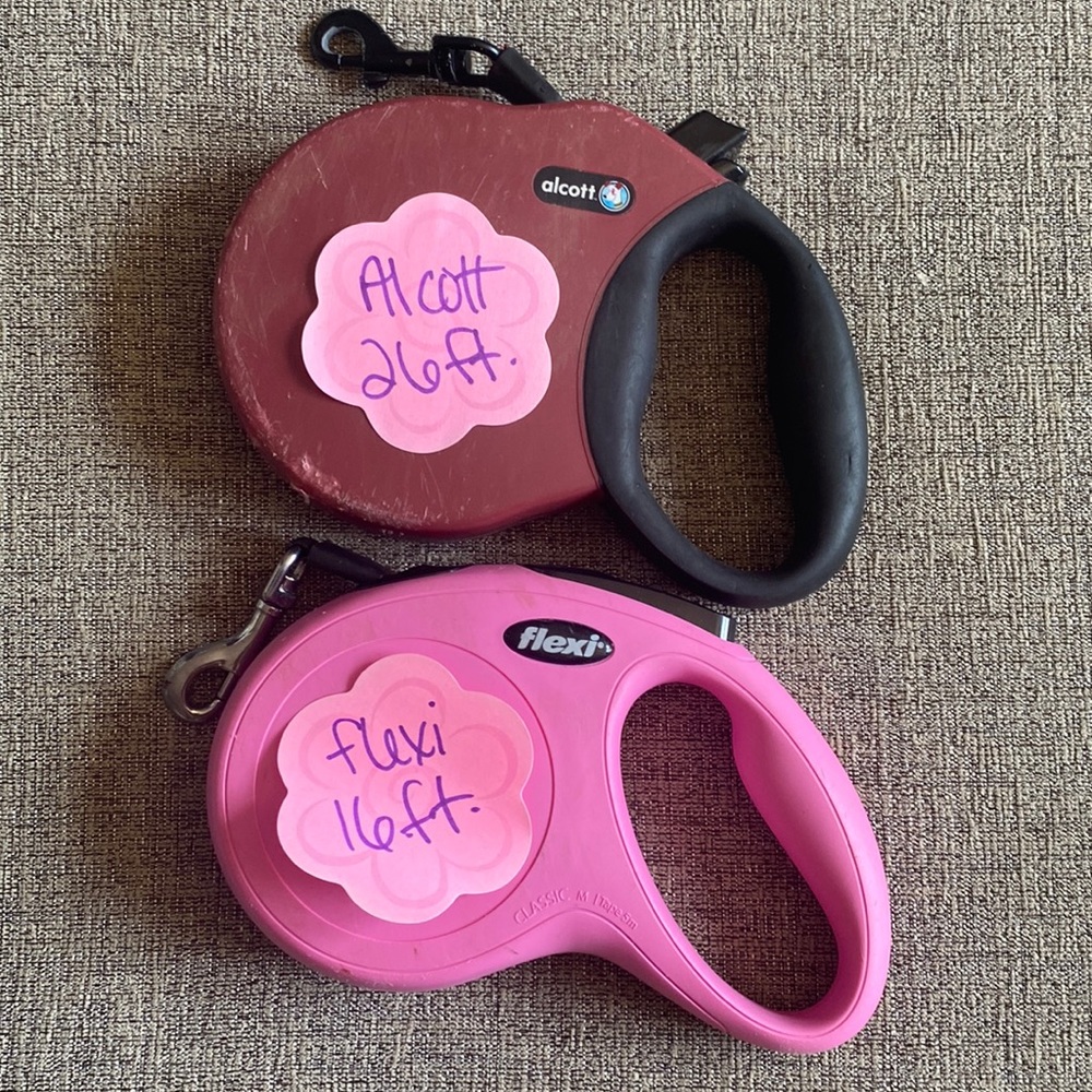 2 retractable dog leashes
